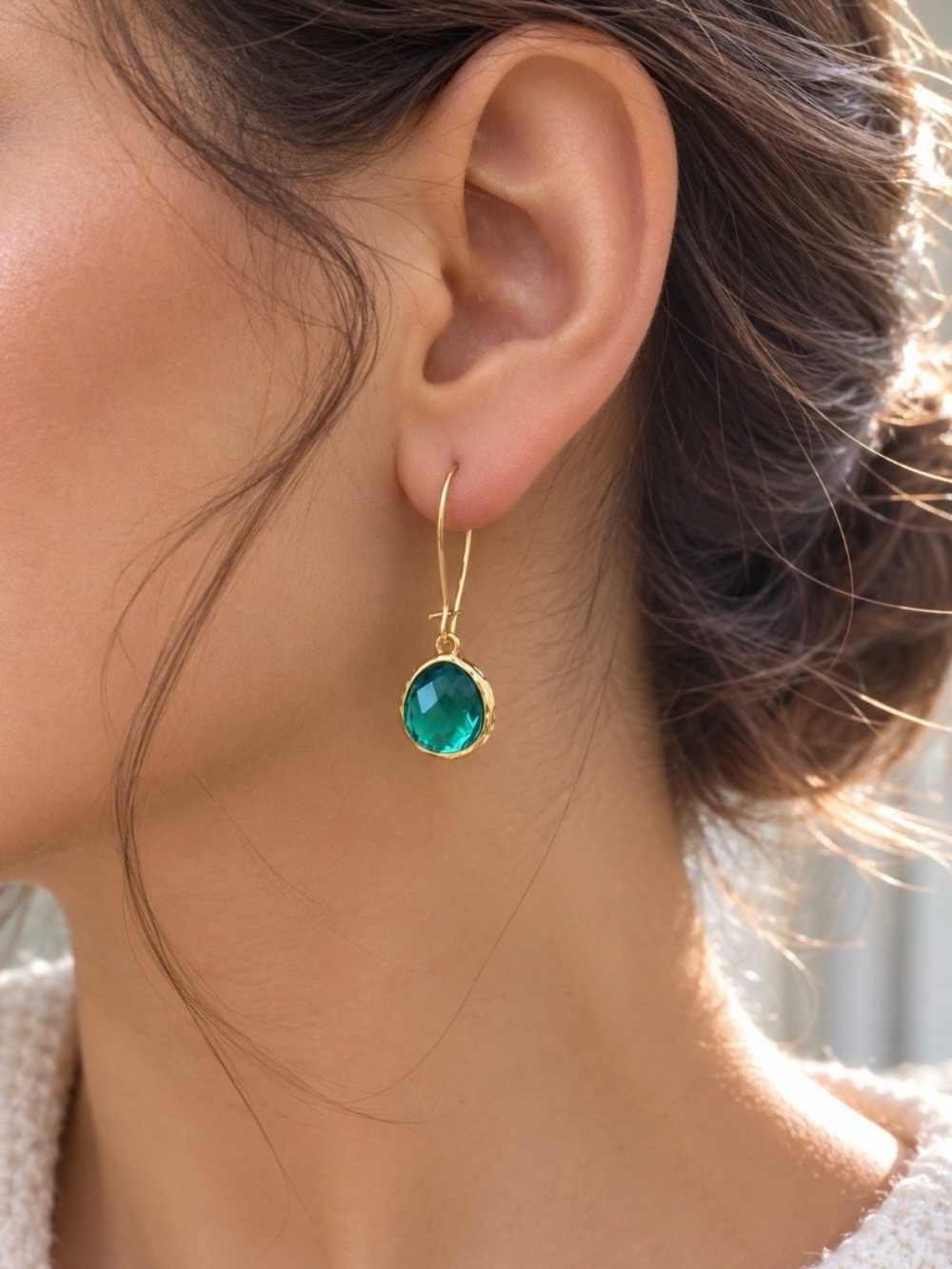 NEW! Retro Gold Drop Earrings with Emerald Green Faceted Gem A1-45
